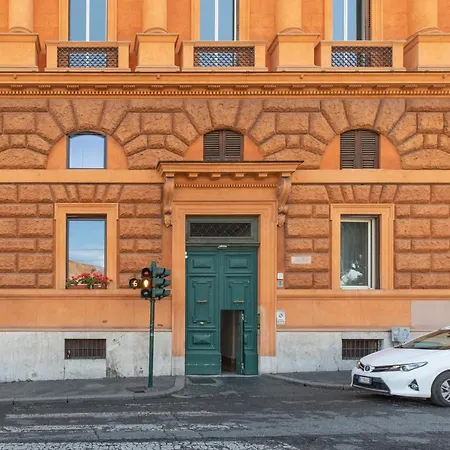 Iflat Colosseum Wide * Rome